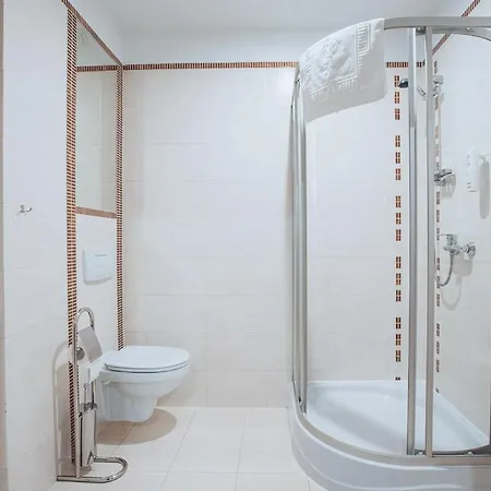 Miejsca Noclegowe I Restauracja Kaminski מלון קפנו