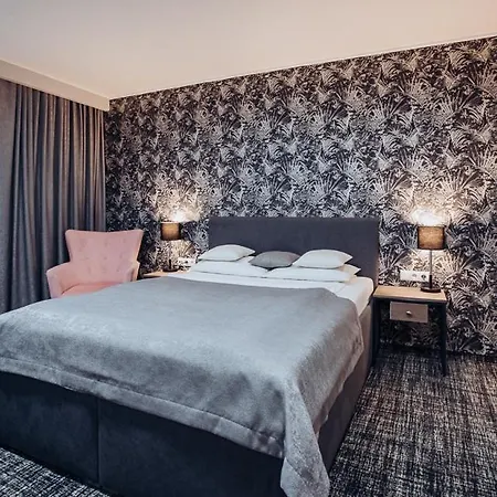 Miejsca Noclegowe I Restauracja Kaminski *