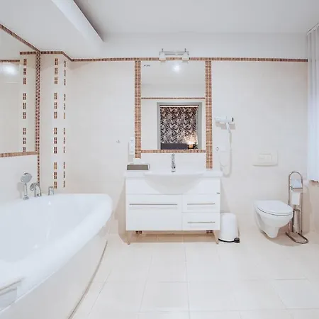 Miejsca Noclegowe I Restauracja Kaminski * Kepno