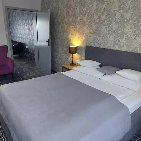 Отель Miejsca Noclegowe I Restauracja Kaminski Кемпно